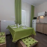 Centrum Apartmanhaz * Balatonboglar