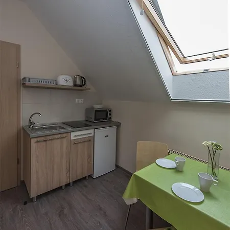 Centrum Apartmanhaz 아파트 Balatonboglár