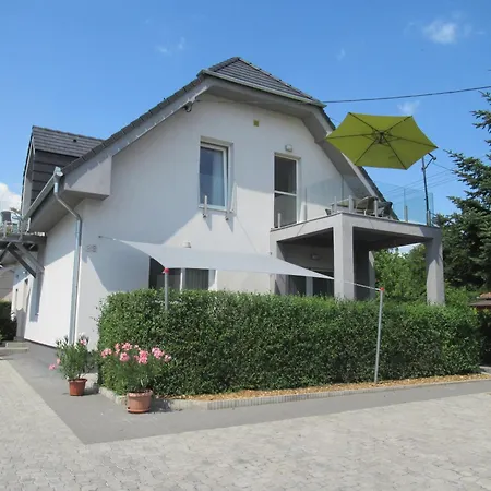 Apartment Centrum Apartmanhaz Balatonboglar