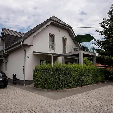 Centrum Apartmanhaz Apartment Balatonboglar