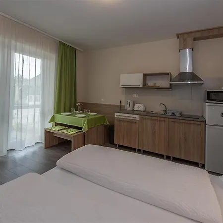 Centrum Apartmanhaz Balatonboglar